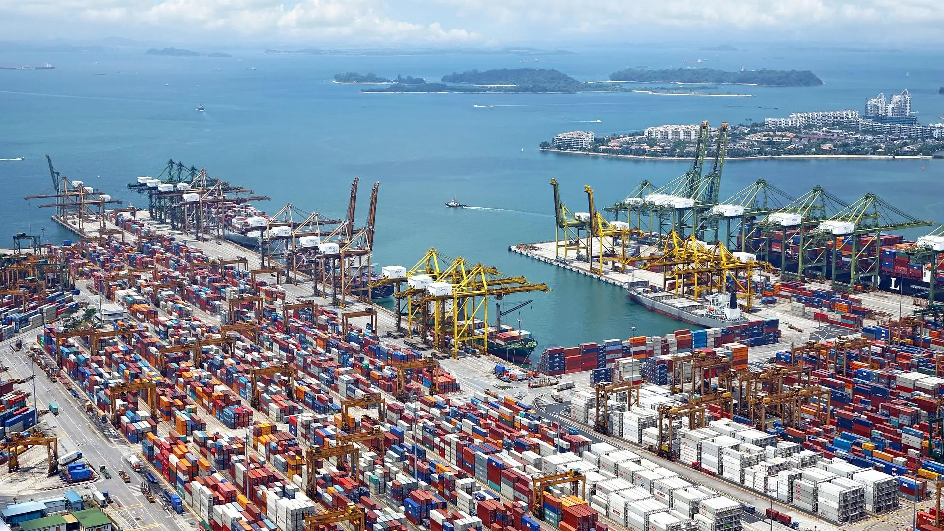 Read more about the article Reduction of Truck Emissions at Port Facilities