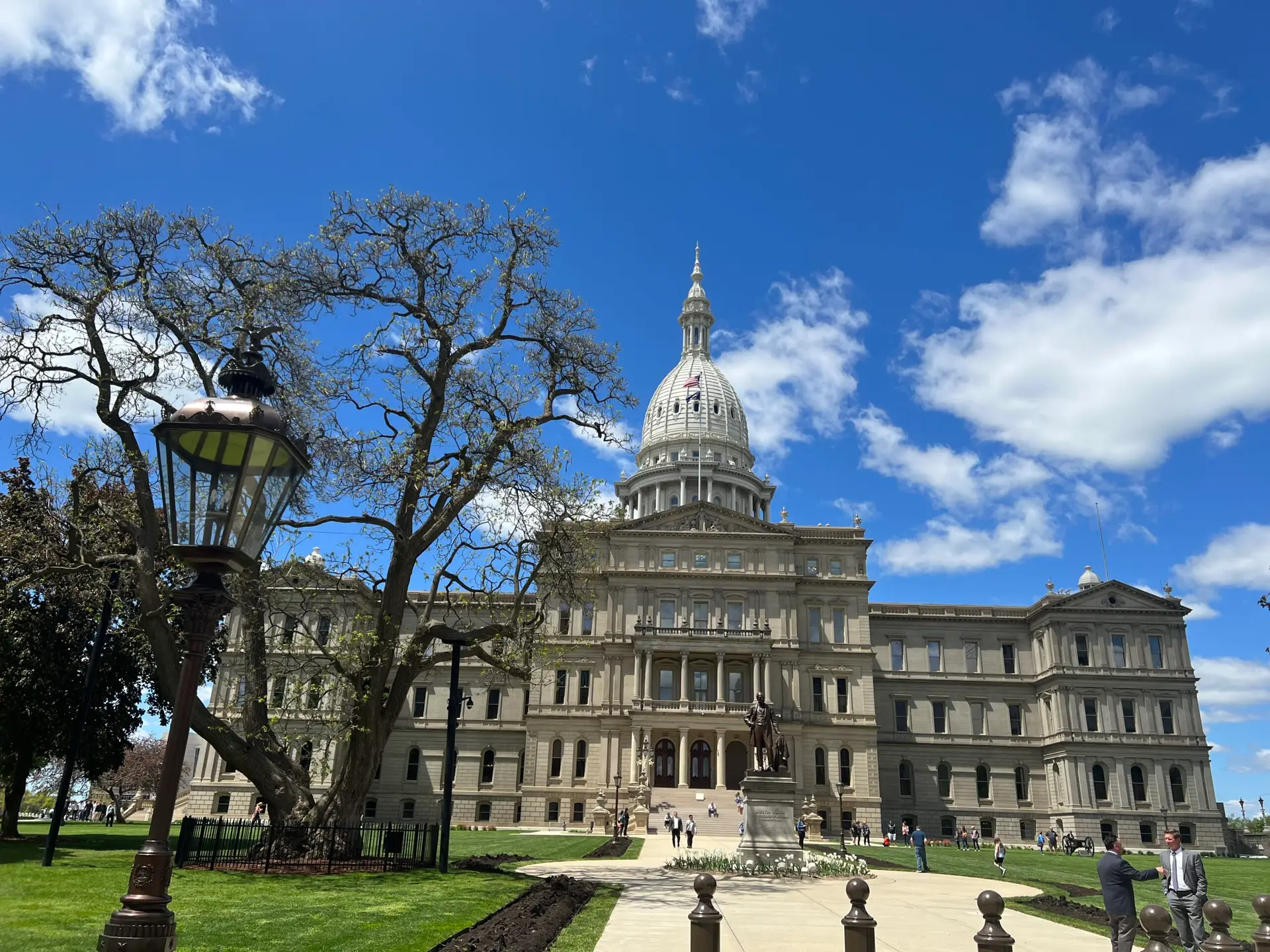 Read more about the article Clean Fuels Michigan applauds nearly $500 million of clean mobility incentives in Governor Whitmer’s budget proposal